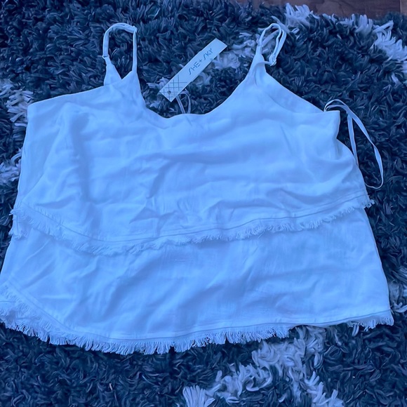 no stains and never worn - Picture 2 of 4